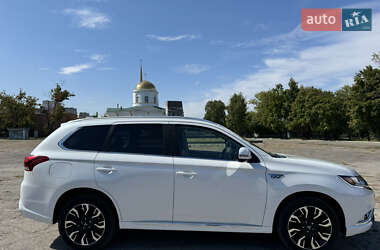 Внедорожник / Кроссовер Mitsubishi Outlander 2018 в 