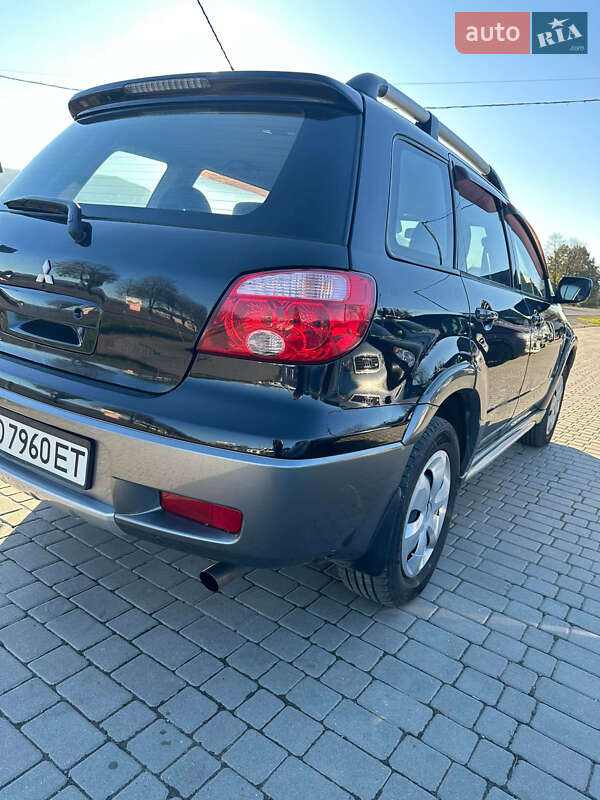 Внедорожник / Кроссовер Mitsubishi Outlander 2005 в Тячеве