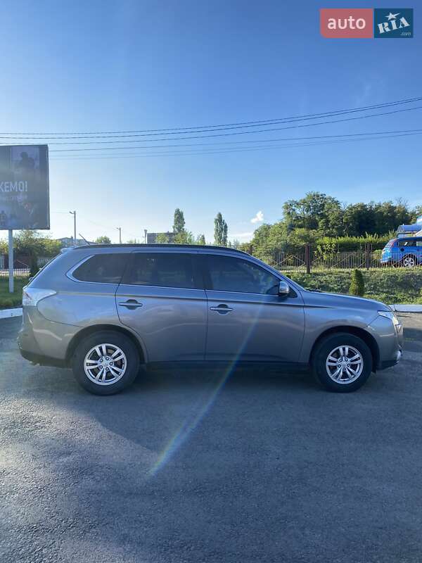 Внедорожник / Кроссовер Mitsubishi Outlander 2012 в Владимирце