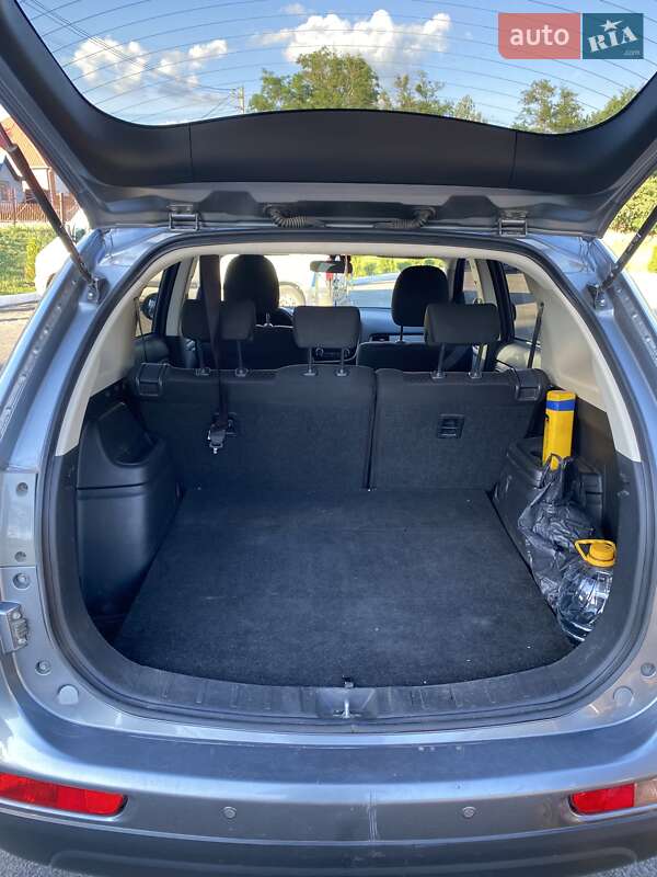 Внедорожник / Кроссовер Mitsubishi Outlander 2012 в Владимирце