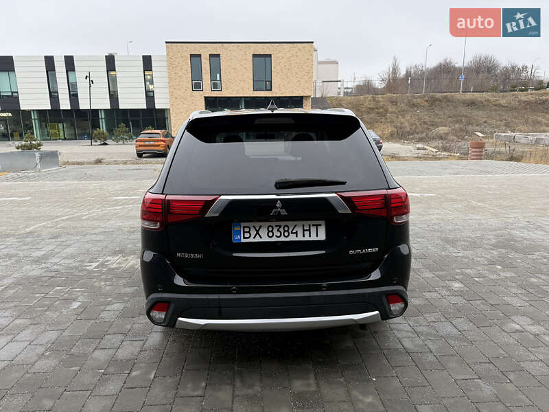 Позашляховик / Кросовер Mitsubishi Outlander 2016 в Хмельницькому