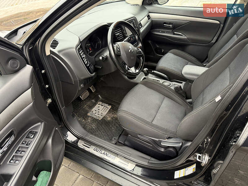 Позашляховик / Кросовер Mitsubishi Outlander 2016 в Хмельницькому