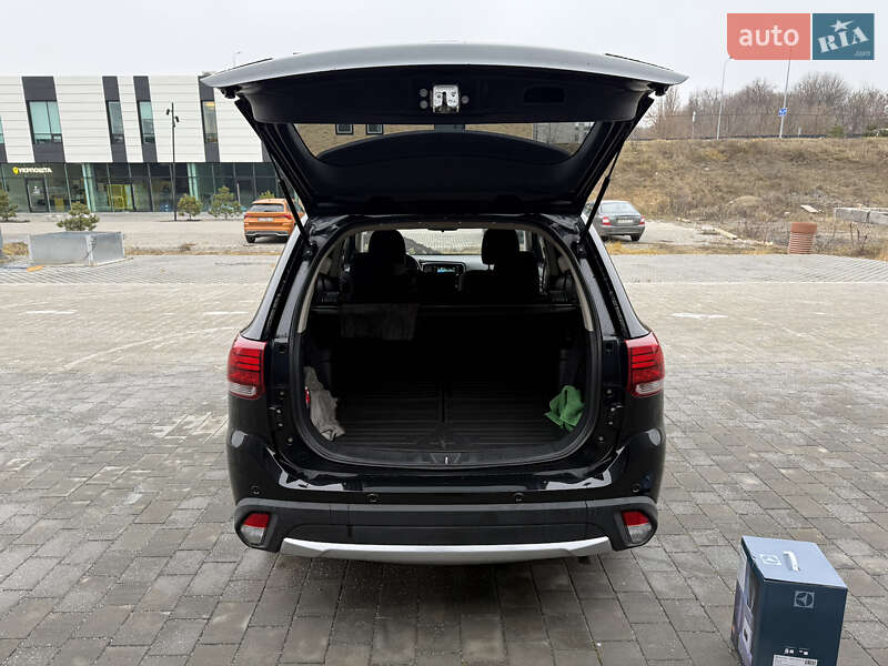 Позашляховик / Кросовер Mitsubishi Outlander 2016 в Хмельницькому