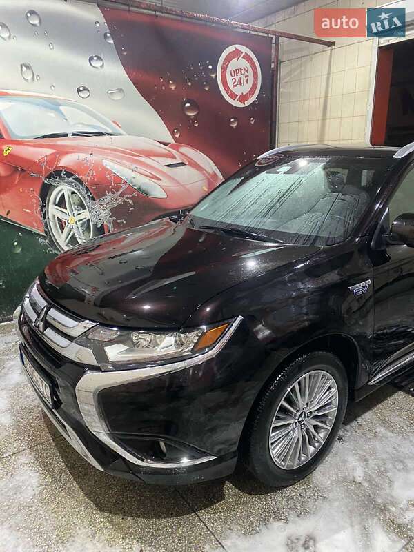 Внедорожник / Кроссовер Mitsubishi Outlander 2020 в Новомиргороде