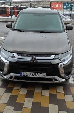 Mitsubishi Outlander 2020