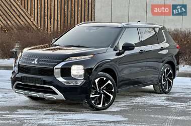 Позашляховик / Кросовер Mitsubishi Outlander 2021 в Києві