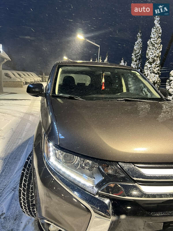 Позашляховик / Кросовер Mitsubishi Outlander 2018 в Кременці