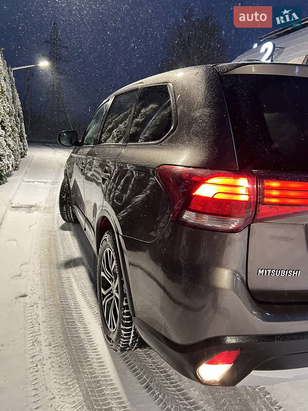 Позашляховик / Кросовер Mitsubishi Outlander 2018 в Кременці