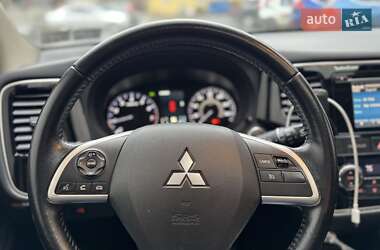 Внедорожник / Кроссовер Mitsubishi Outlander 2014 в 