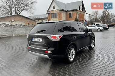 Внедорожник / Кроссовер Mitsubishi Outlander 2014 в 