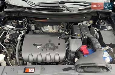 Внедорожник / Кроссовер Mitsubishi Outlander 2014 в 