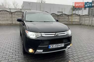 Внедорожник / Кроссовер Mitsubishi Outlander 2014 в 
