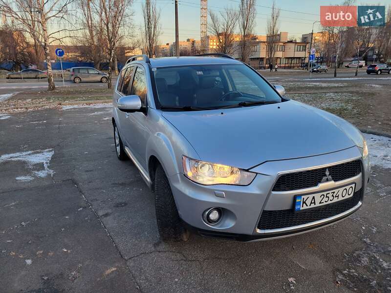 Позашляховик / Кросовер Mitsubishi Outlander 2011 в Києві
