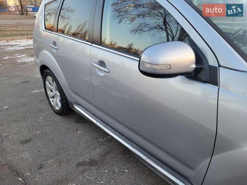 Позашляховик / Кросовер Mitsubishi Outlander 2011 в Києві
