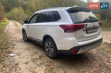 Позашляховик / Кросовер Mitsubishi Outlander 2020 в Ужгороді