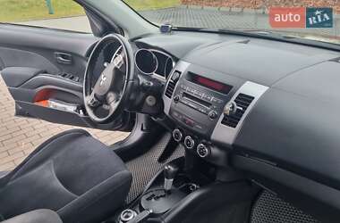 Внедорожник / Кроссовер Mitsubishi Outlander 2010 в 