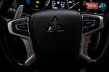 Внедорожник / Кроссовер Mitsubishi Outlander 2017 в 