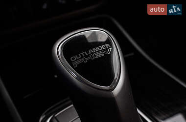 Внедорожник / Кроссовер Mitsubishi Outlander 2017 в 