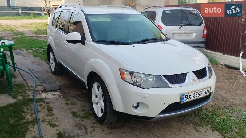 Внедорожник / Кроссовер Mitsubishi Outlander 2008 в 