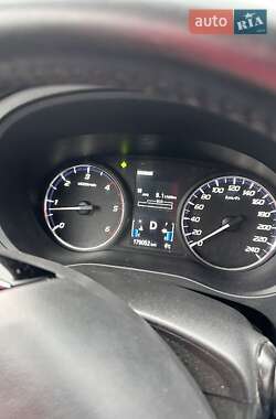 Внедорожник / Кроссовер Mitsubishi Outlander 2015 в 
