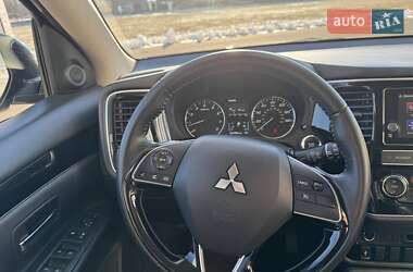 Позашляховик / Кросовер Mitsubishi Outlander 2019 в Києві