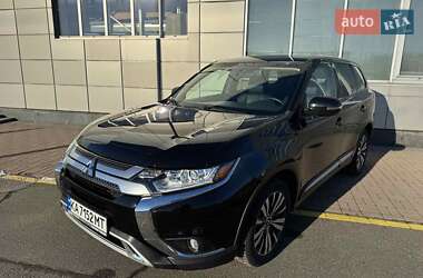 Позашляховик / Кросовер Mitsubishi Outlander 2019 в Києві