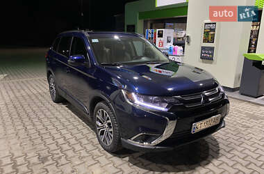 Позашляховик / Кросовер Mitsubishi Outlander 2016 в Івано-Франківську