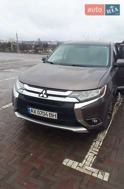Внедорожник / Кроссовер Mitsubishi Outlander 2016 в Харькове