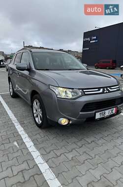 Mitsubishi Outlander 2014