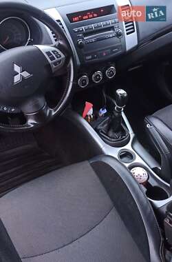 Внедорожник / Кроссовер Mitsubishi Outlander 2011 в Черновцах