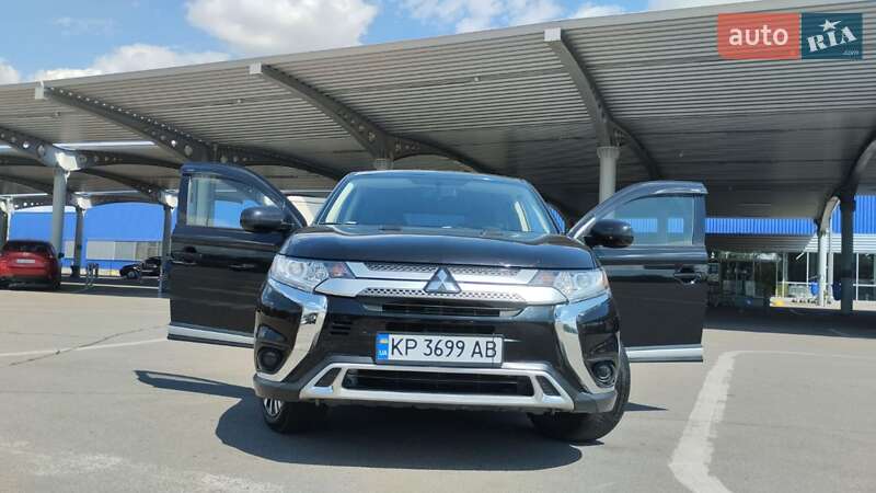 Позашляховик / Кросовер Mitsubishi Outlander 2019 в Запоріжжі