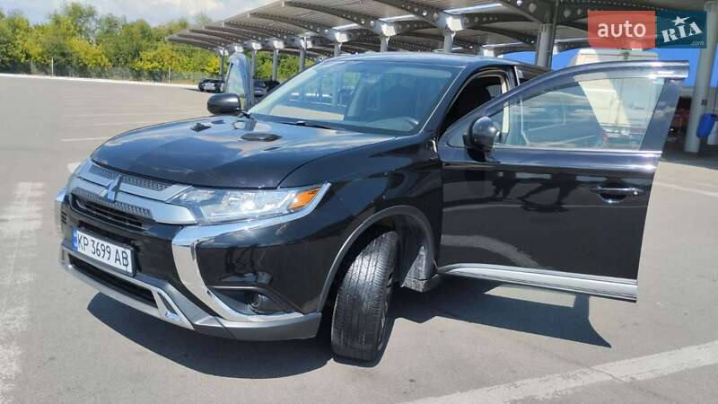 Позашляховик / Кросовер Mitsubishi Outlander 2019 в Запоріжжі