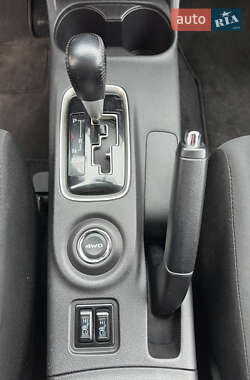 Внедорожник / Кроссовер Mitsubishi Outlander 2013 в 