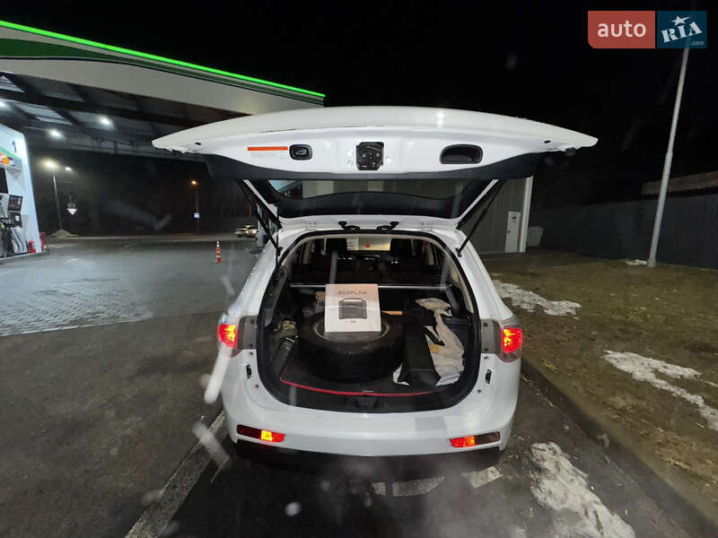 Внедорожник / Кроссовер Mitsubishi Outlander 2012 в Чернигове