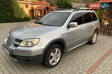 Позашляховик / Кросовер Mitsubishi Outlander 2004 в Сваляві