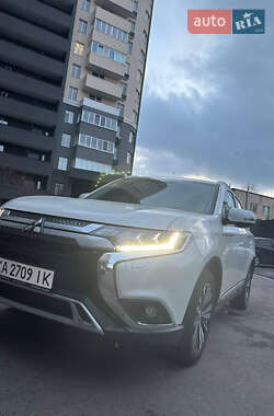 Mitsubishi Outlander 2022