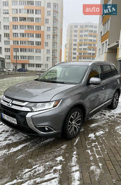 Позашляховик / Кросовер Mitsubishi Outlander 2018 в Львові