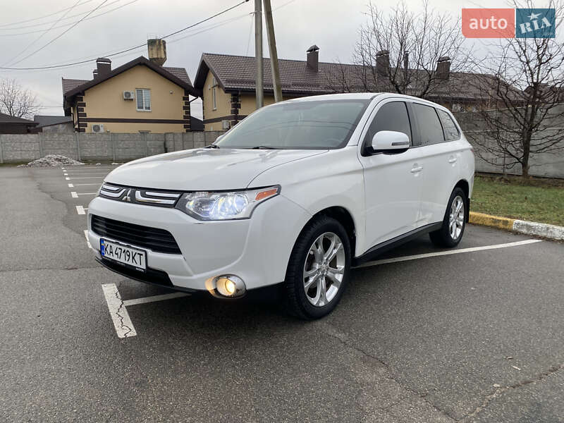 Позашляховик / Кросовер Mitsubishi Outlander 2013 в Софіївській Борщагівці