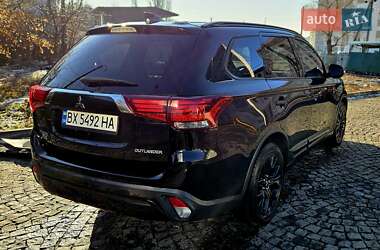 Позашляховик / Кросовер Mitsubishi Outlander 2018 в 