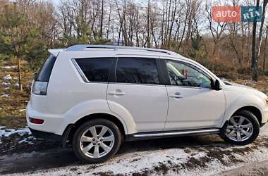 Внедорожник / Кроссовер Mitsubishi Outlander 2010 в 