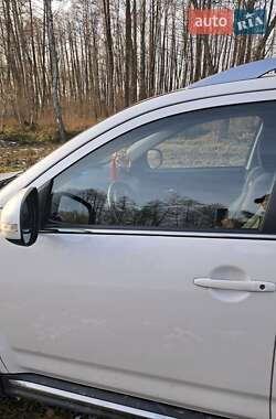 Внедорожник / Кроссовер Mitsubishi Outlander 2010 в 