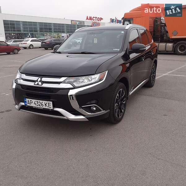 Внедорожник / Кроссовер Mitsubishi Outlander 2017 в Запорожье