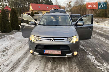 Внедорожник / Кроссовер Mitsubishi Outlander 2015 в Маневичах