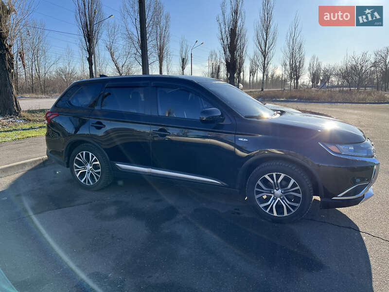 Внедорожник / Кроссовер Mitsubishi Outlander 2017 в Кривом Роге