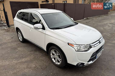 Позашляховик / Кросовер Mitsubishi Outlander 2014 в Києві