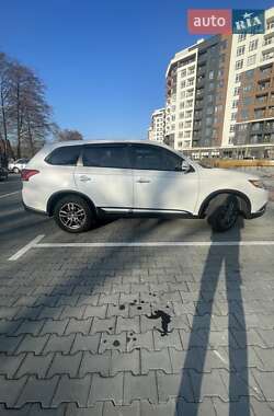 Позашляховик / Кросовер Mitsubishi Outlander 2015 в Ірпені