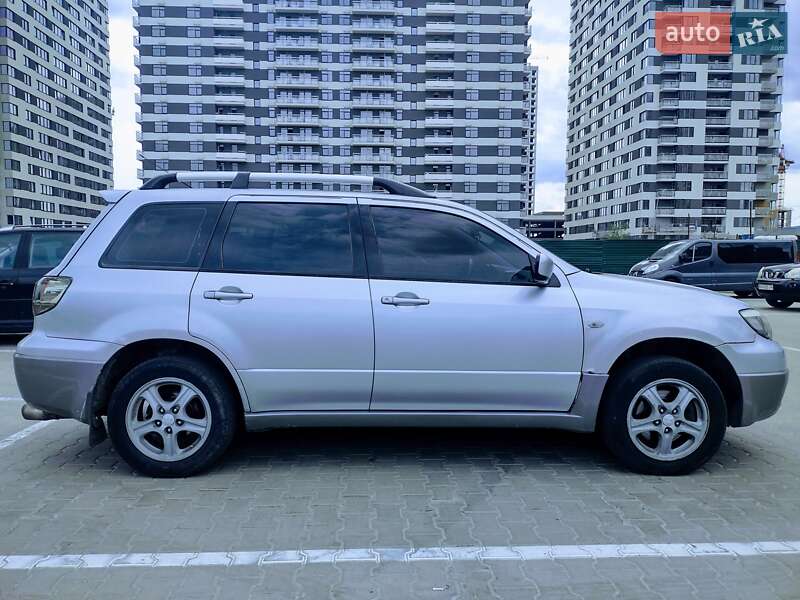 Внедорожник / Кроссовер Mitsubishi Outlander 2003 в Киеве
