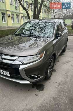 Mitsubishi Outlander 2015