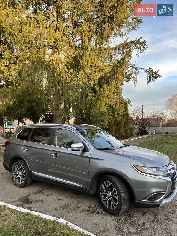 Позашляховик / Кросовер Mitsubishi Outlander 2015 в Корсунь-Шевченківському