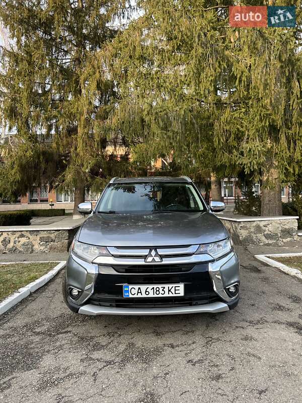 Позашляховик / Кросовер Mitsubishi Outlander 2015 в Корсунь-Шевченківському